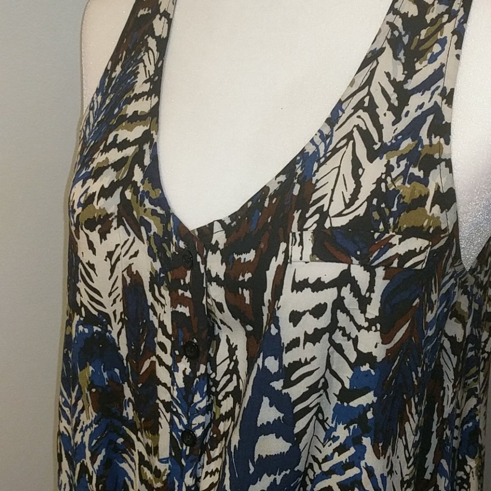 High-Low Top - Picture 2 of 10